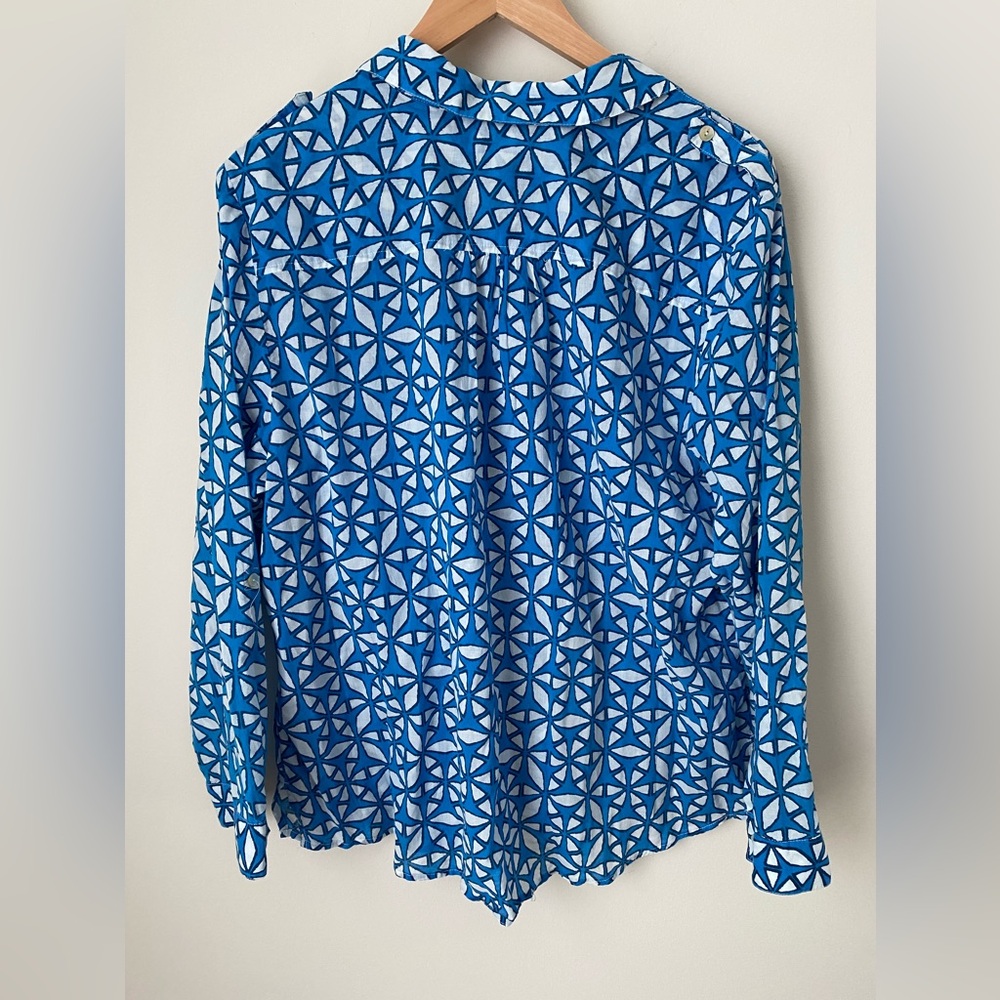 Chicos Shirt Womens Size 3 Blue White Geometric 100% Cotton Button Roll Tab - Picture 7 of 10